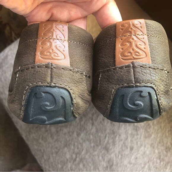 OluKai like new Mens Akepa Moc dark brown pebbled leather rubber sole 12 - Picture 5 of 11